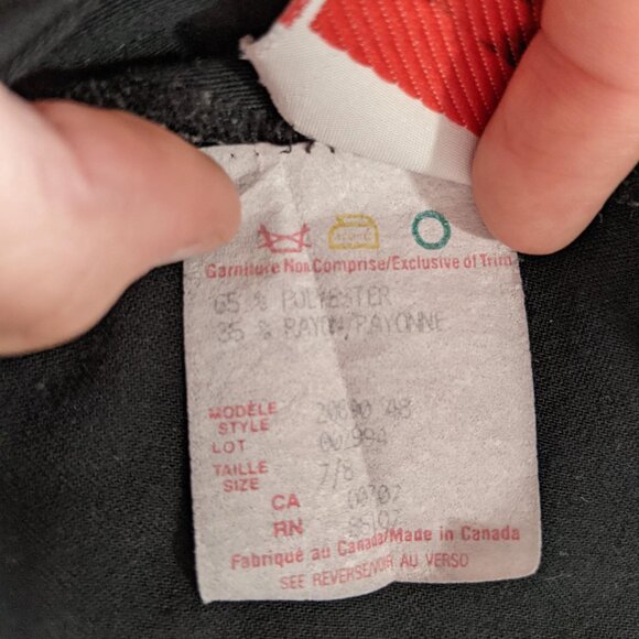 Button-Detail Black Pleated Skirt - Picture 4 of 9